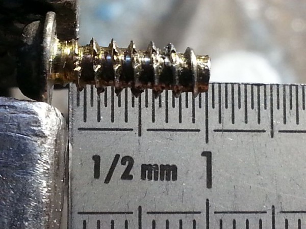 Vis eco-syn dia4mm longueur 10mm, trop courte de l'épaisseur de la cale