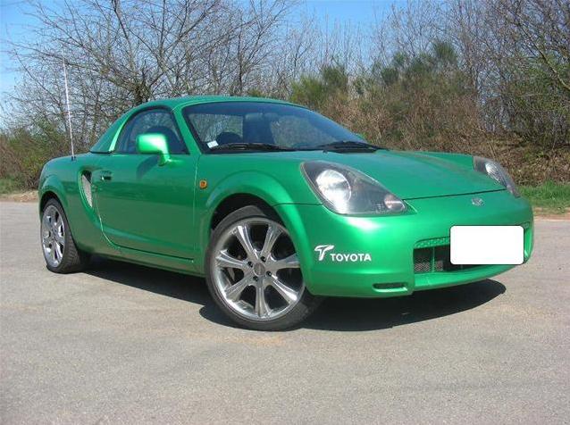 Avec le HardTop (photo prise juste après l'achat, les autocollants sur le PC ont été virés depuis :p )<br />A noter que le vert est beaucoup plus clair en réalité...